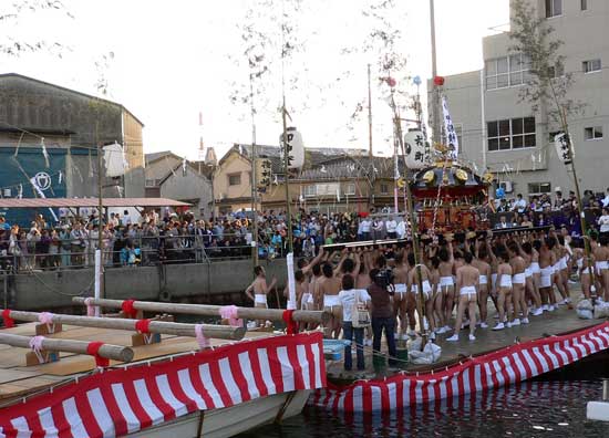 秋の播州祭り「高砂祭り」神輿到着