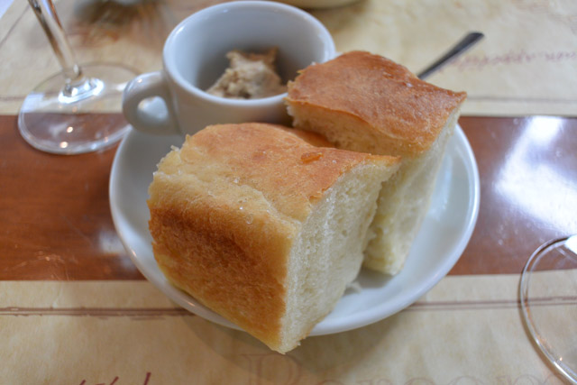 ラ リベラ（La libera）の自家製パン